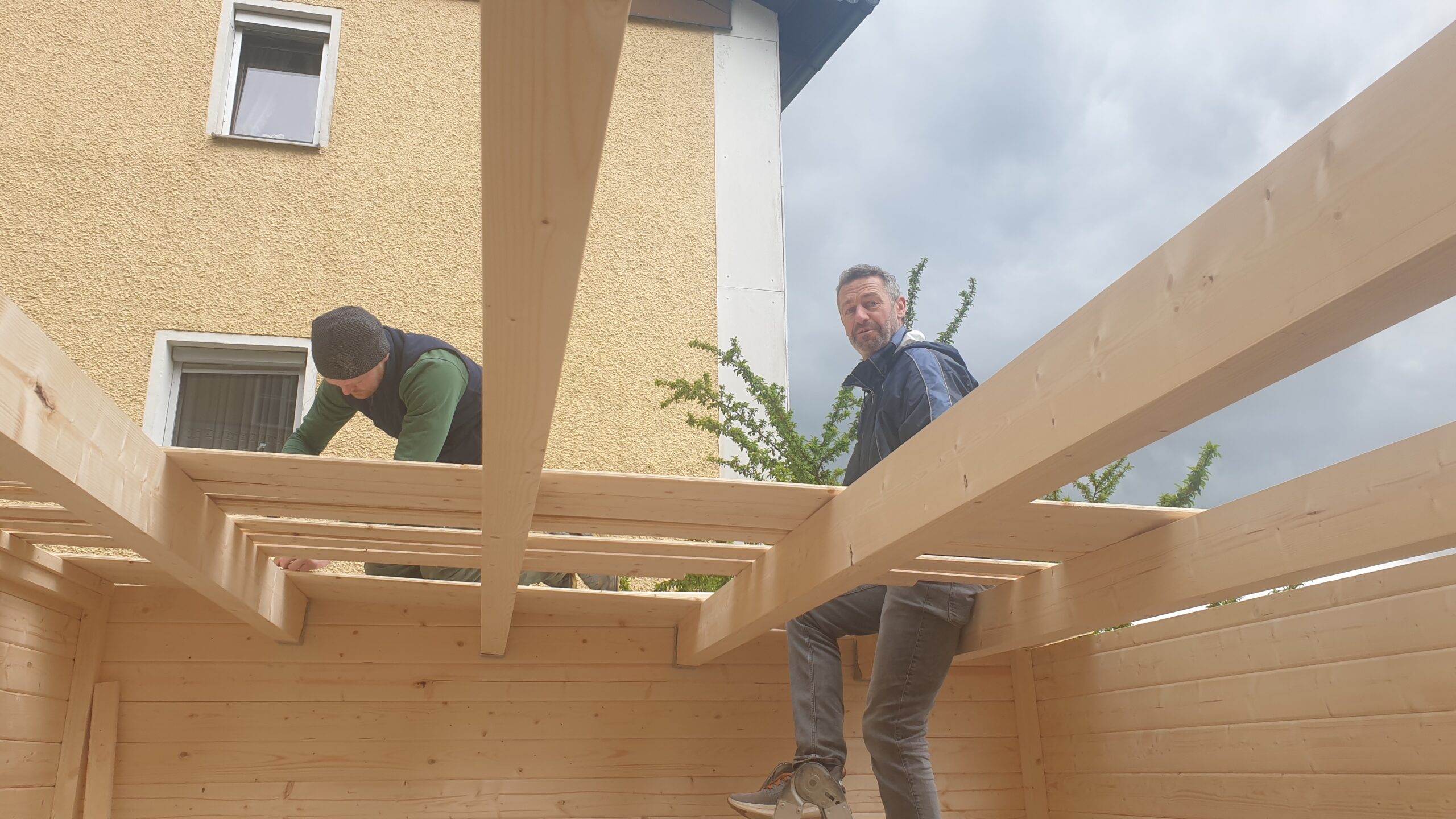 Dachkonstruktion montieren